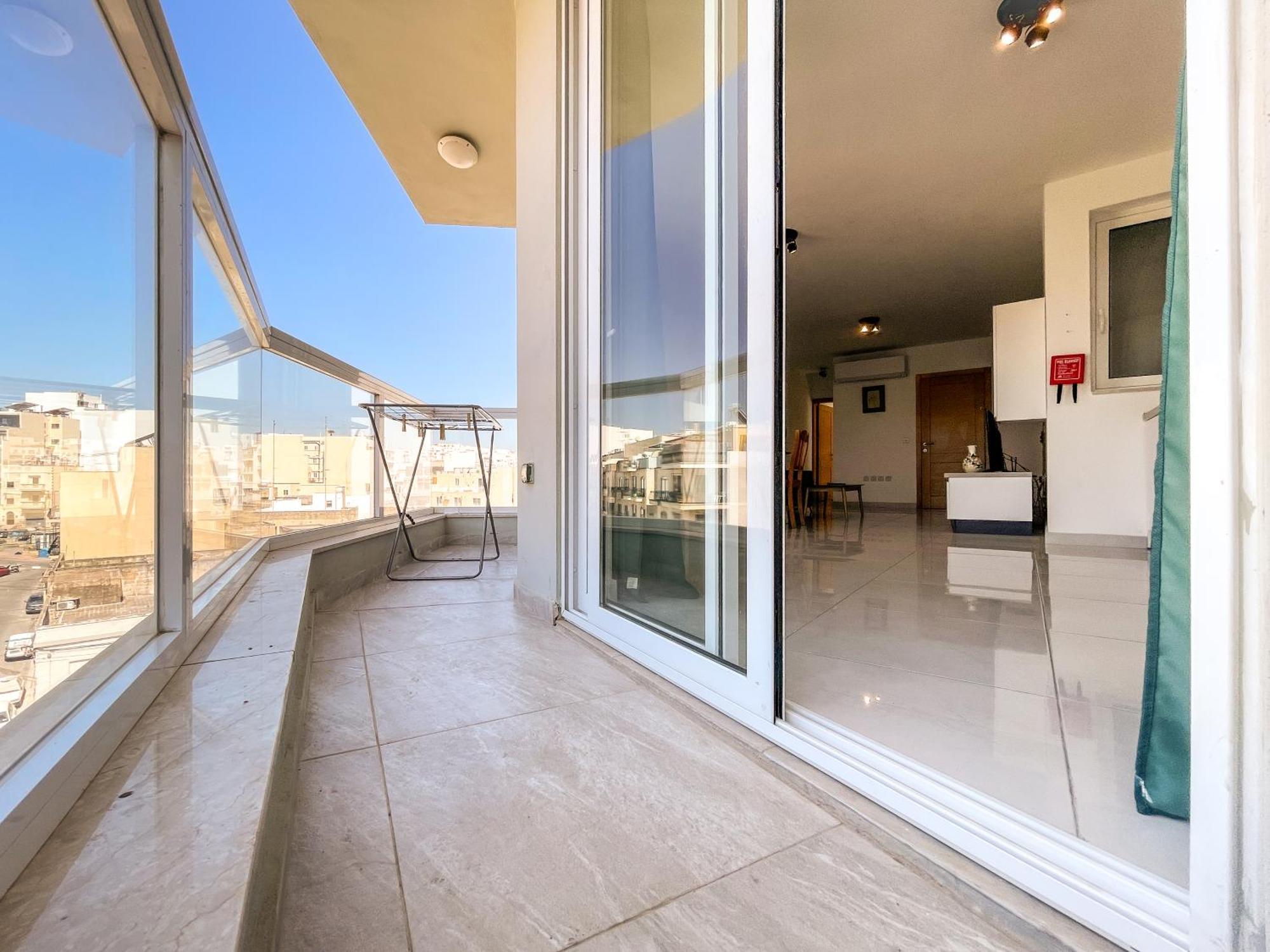 Msida Central Suites - Emmnic Court Bagian luar foto